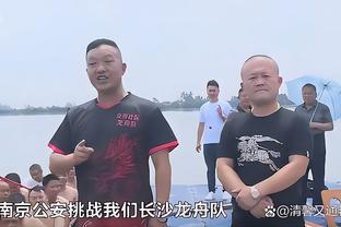 官方：卢顿与32岁边锋汤森续签了一份新的长期合同